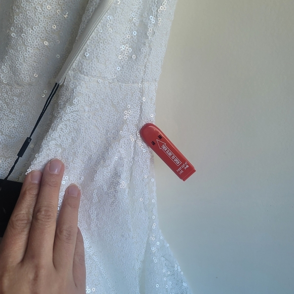 Mac Duggal, Sequined Cut Out Shoulder Skater Dress, Whit Sequins, Size‎ 6, NWT - Picture 12 of 15